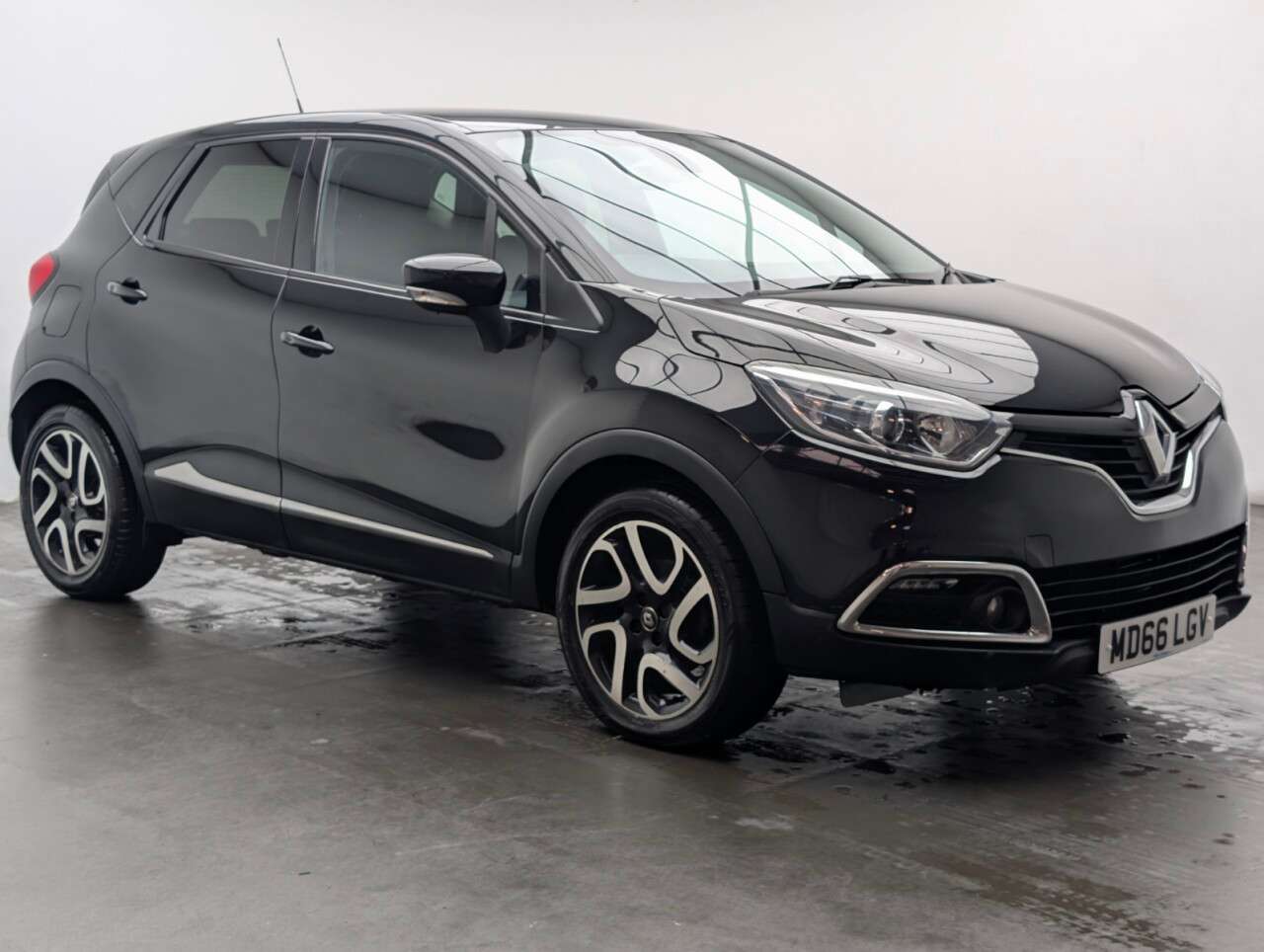 A 2016 RENAULT CAPTUR 1.5 dCi ENERGY Dynamique S Nav SUV 5dr Diesel Auto Euro 6 (s/s) (90 ps) CRU A 2016 RENAULT CAPTUR 1.5 dCi ENERGY Dynamique S Nav SUV 5dr Diesel Auto Euro 6 (s/s) (90 ps) CRU