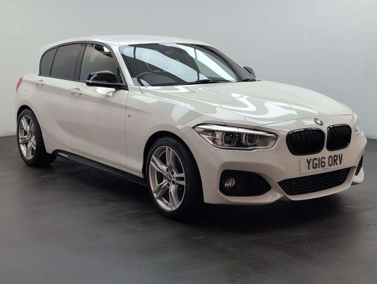 A 2016 BMW 1 SERIES 1.5 116d M Sport Hatchback 5dr Diesel Manual Euro 6 (s/s) (116 ps) 6.5IN CO A 2016 BMW 1 SERIES 1.5 116d M Sport Hatchback 5dr Diesel Manual Euro 6 (s/s) (116 ps) 6.5IN CO
