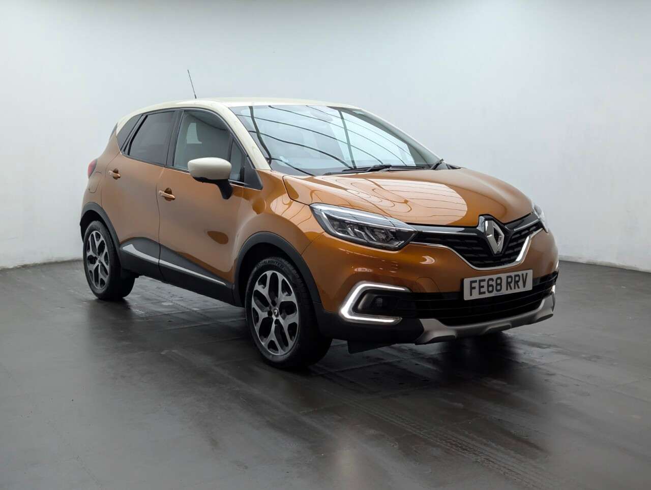A 2018 RENAULT CAPTUR 0.9 TCe ENERGY GT Line SUV 5dr Petrol Manual Euro 6 (s/s) (90 ps) HEATED SE A 2018 RENAULT CAPTUR 0.9 TCe ENERGY GT Line SUV 5dr Petrol Manual Euro 6 (s/s) (90 ps) HEATED SE
