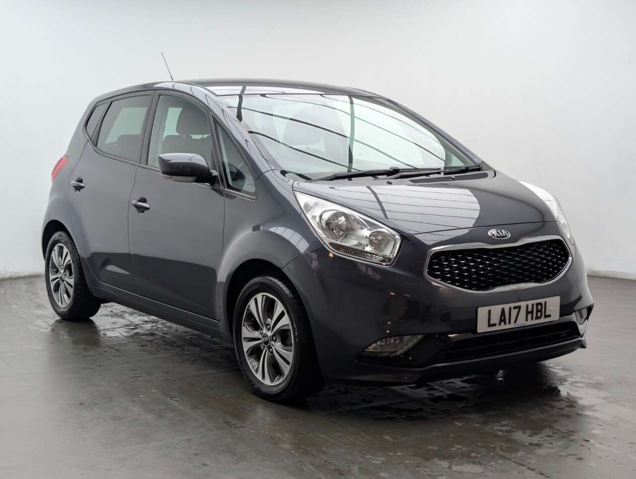 A 2017 KIA VENGA 1.6 CRDi 3 MPV 5dr Diesel Manual Euro 6 (s/s) (114 bhp) HEATED SEATS+PARKIN A 2017 KIA VENGA 1.6 CRDi 3 MPV 5dr Diesel Manual Euro 6 (s/s) (114 bhp) HEATED SEATS+PARKIN