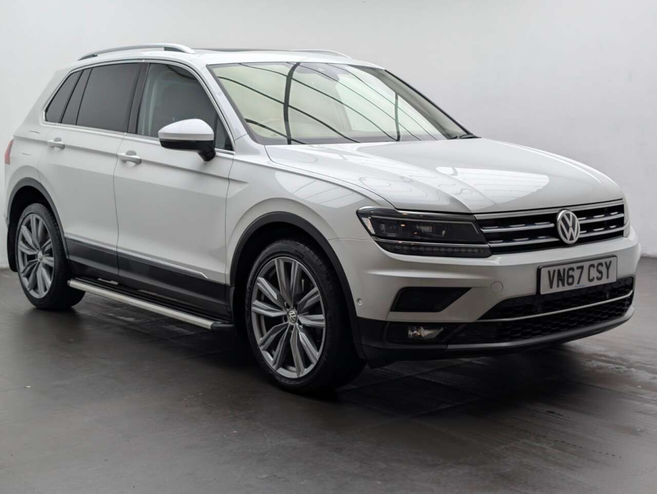 A 2017 VOLKSWAGEN TIGUAN 2.0 BiTDI SEL SUV 5dr Diesel DSG 4Motion Euro 6 (s/s) (240 ps) PARK ASSIST+ A 2017 VOLKSWAGEN TIGUAN 2.0 BiTDI SEL SUV 5dr Diesel DSG 4Motion Euro 6 (s/s) (240 ps) PARK ASSIST+