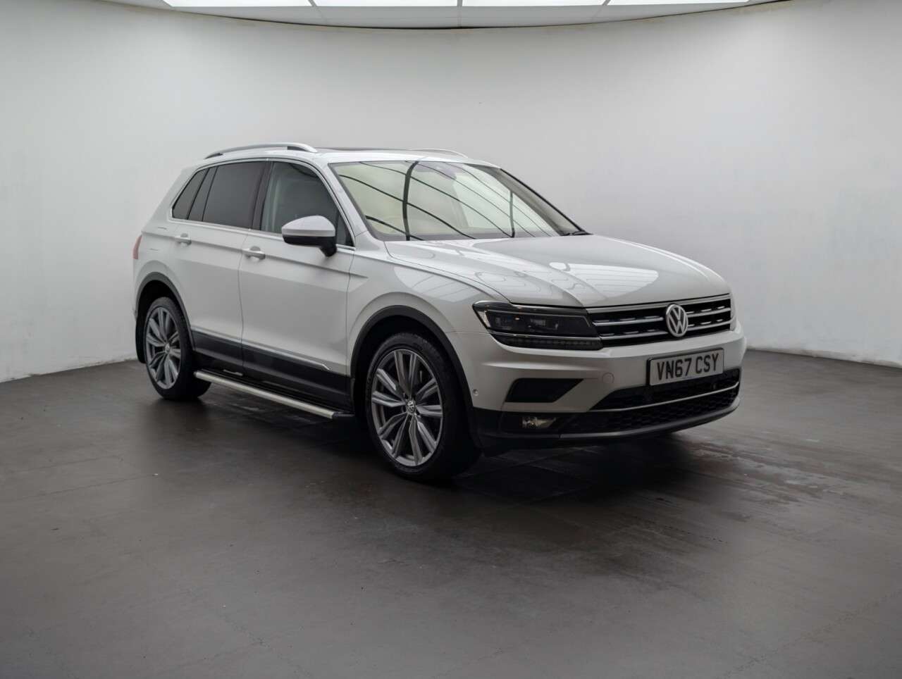 A 2017 VOLKSWAGEN TIGUAN 2.0 BiTDI SEL SUV 5dr Diesel DSG 4Motion Euro 6 (s/s) (240 ps) PARK ASSIST+ A 2017 VOLKSWAGEN TIGUAN 2.0 BiTDI SEL SUV 5dr Diesel DSG 4Motion Euro 6 (s/s) (240 ps) PARK ASSIST+