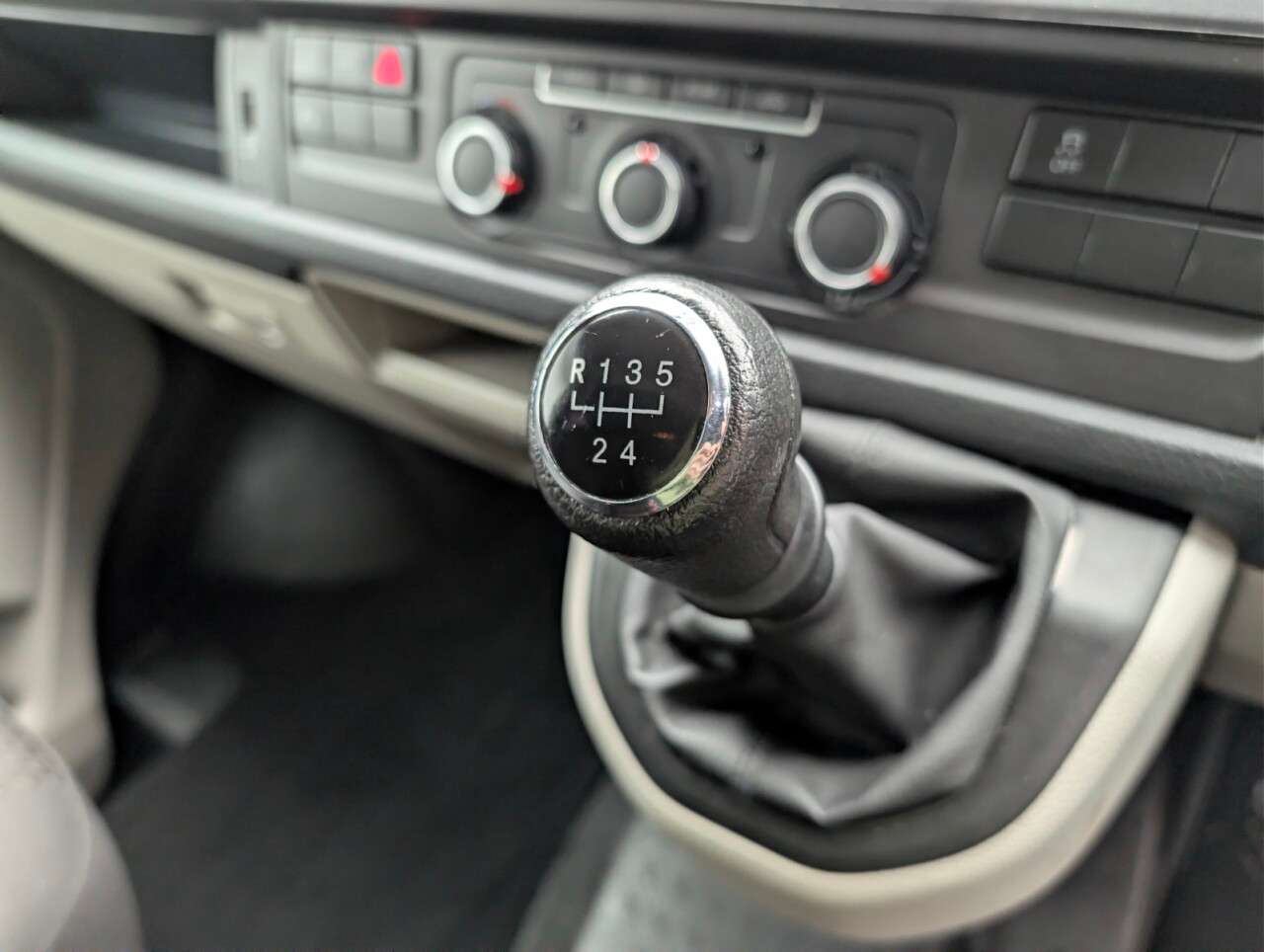 2019 VOLKSWAGEN TRANSPORTER SHUTTLE 2019 VOLKSWAGEN TRANSPORTER SHUTTLE