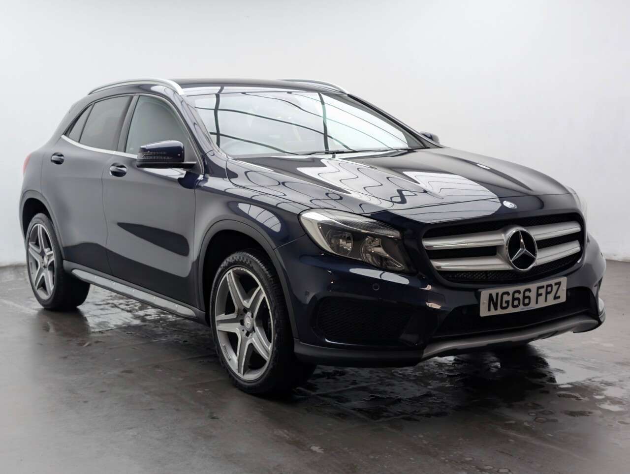 A 2017 MERCEDES-BENZ 180 2.1 GLA220d AMG Line (Executive) SUV 5dr Diesel 7G-DCT 4MATIC Euro 6 (s/s) A 2017 MERCEDES-BENZ 180 2.1 GLA220d AMG Line (Executive) SUV 5dr Diesel 7G-DCT 4MATIC Euro 6 (s/s)