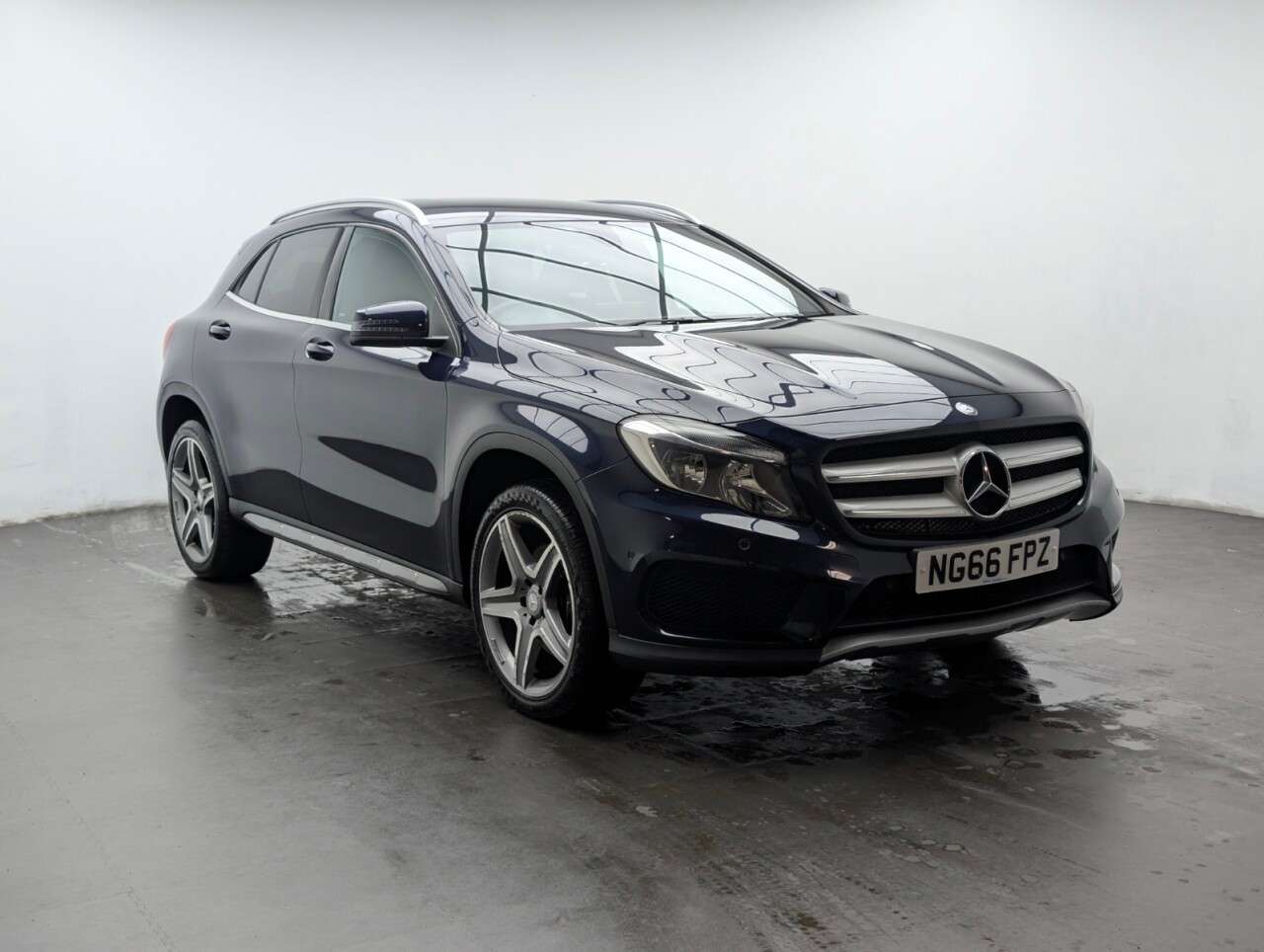 A 2017 MERCEDES-BENZ 180 2.1 GLA220d AMG Line (Executive) SUV 5dr Diesel 7G-DCT 4MATIC Euro 6 (s/s) A 2017 MERCEDES-BENZ 180 2.1 GLA220d AMG Line (Executive) SUV 5dr Diesel 7G-DCT 4MATIC Euro 6 (s/s)