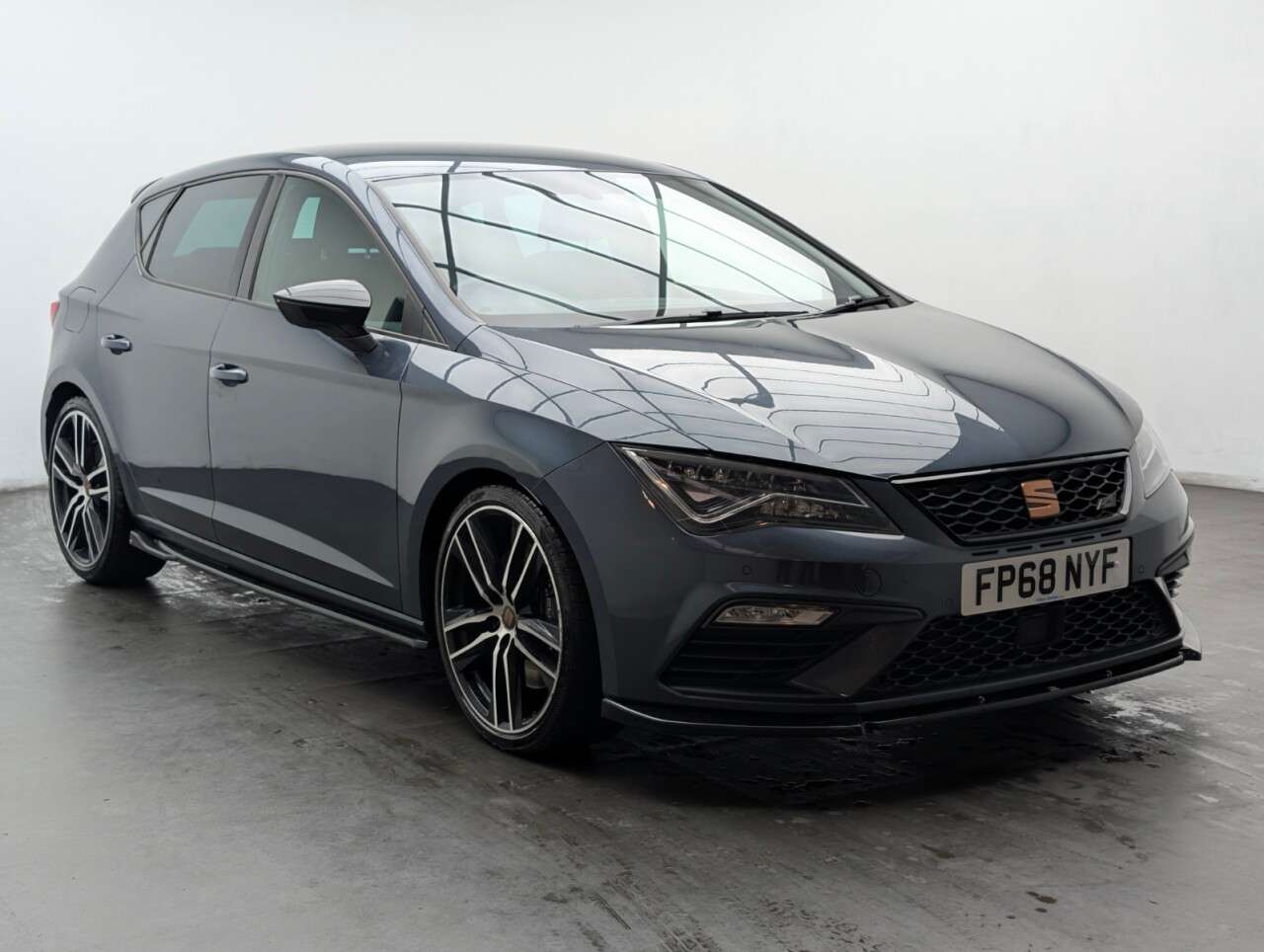 A 2019 SEAT LEON 2.0 TSI Cupra 290 Hatchback 5dr Petrol DSG Euro 6 (s/s) (290 ps) APPLE CARP A 2019 SEAT LEON 2.0 TSI Cupra 290 Hatchback 5dr Petrol DSG Euro 6 (s/s) (290 ps) APPLE CARP