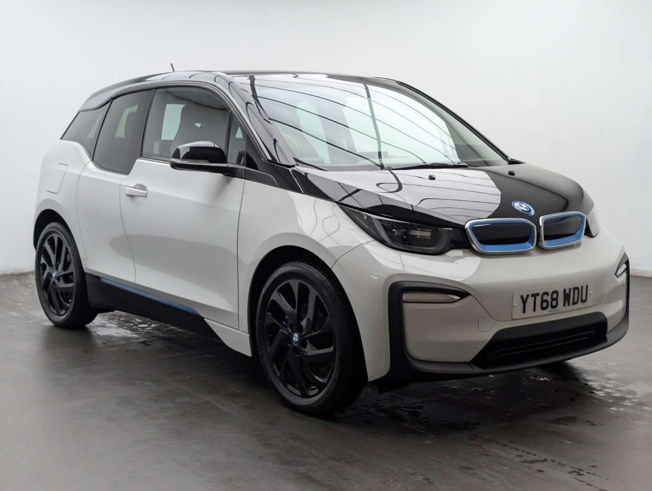 A 2018 BMW I3 33kWh Hatchback 5dr Electric Auto (170 ps) 19" ALLOYS+HEATED SEATS A 2018 BMW I3 33kWh Hatchback 5dr Electric Auto (170 ps) 19" ALLOYS+HEATED SEATS