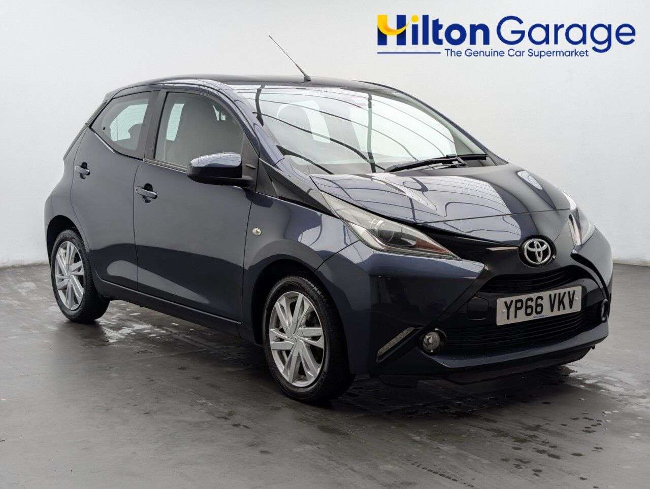 A 2017 TOYOTA AYGO 1.0 VVT-i x-pression x-wave 5dr Petrol x-shift Euro 6 (Safety Sense) (68 ps A 2017 TOYOTA AYGO 1.0 VVT-i x-pression x-wave 5dr Petrol x-shift Euro 6 (Safety Sense) (68 ps