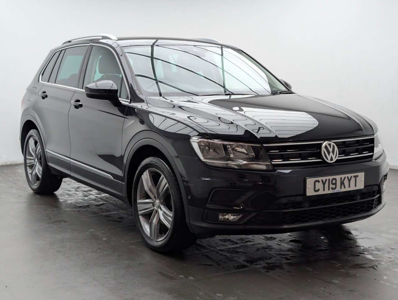 A 2019 VOLKSWAGEN TIGUAN 2.0 TDI Match SUV 5dr Diesel DSG Euro 6 (s/s) (150 ps) PARKING SENSORS + PA A 2019 VOLKSWAGEN TIGUAN 2.0 TDI Match SUV 5dr Diesel DSG Euro 6 (s/s) (150 ps) PARKING SENSORS + PA