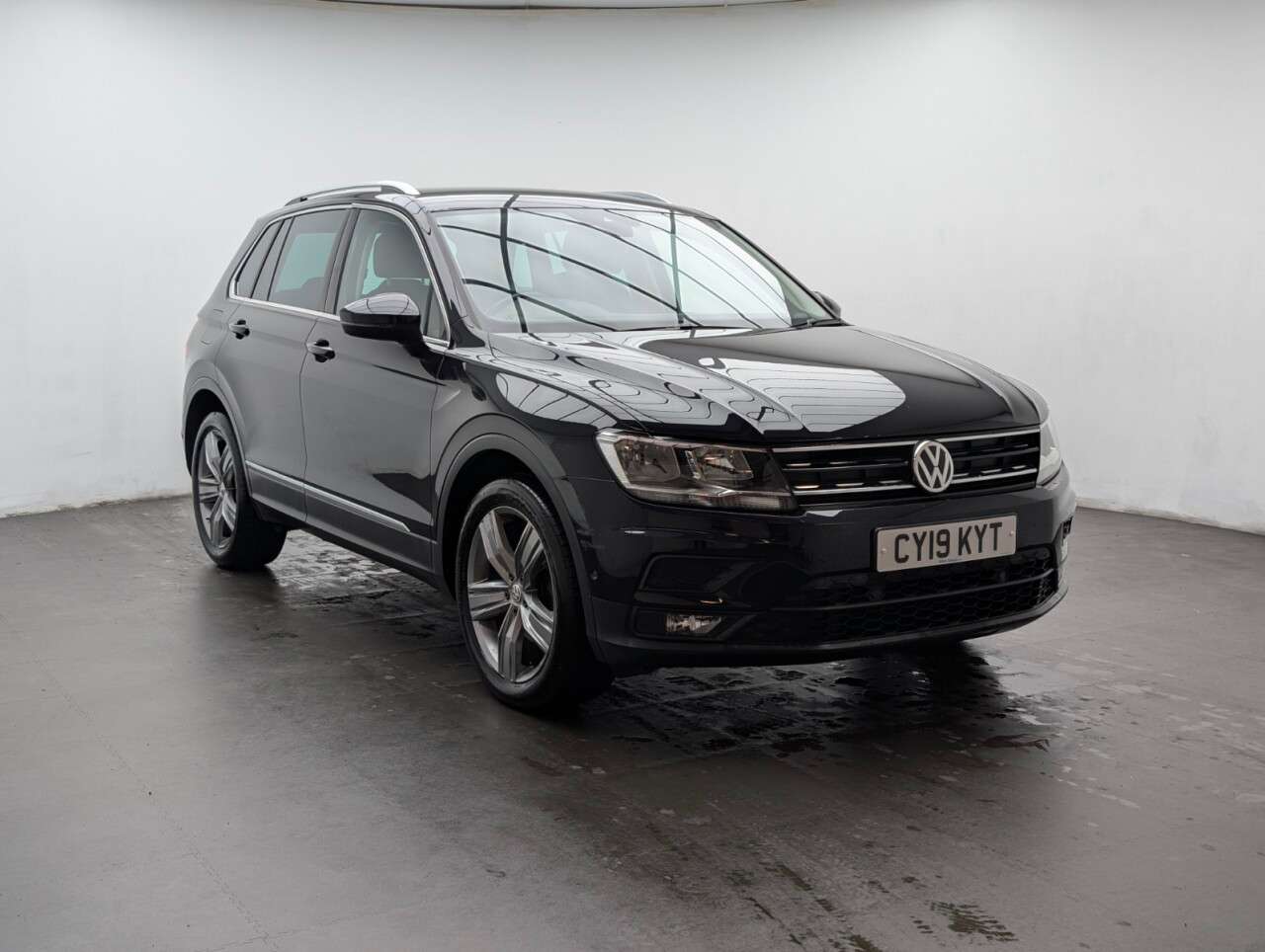 A 2019 VOLKSWAGEN TIGUAN 2.0 TDI Match SUV 5dr Diesel DSG Euro 6 (s/s) (150 ps) PARKING SENSORS + PA A 2019 VOLKSWAGEN TIGUAN 2.0 TDI Match SUV 5dr Diesel DSG Euro 6 (s/s) (150 ps) PARKING SENSORS + PA