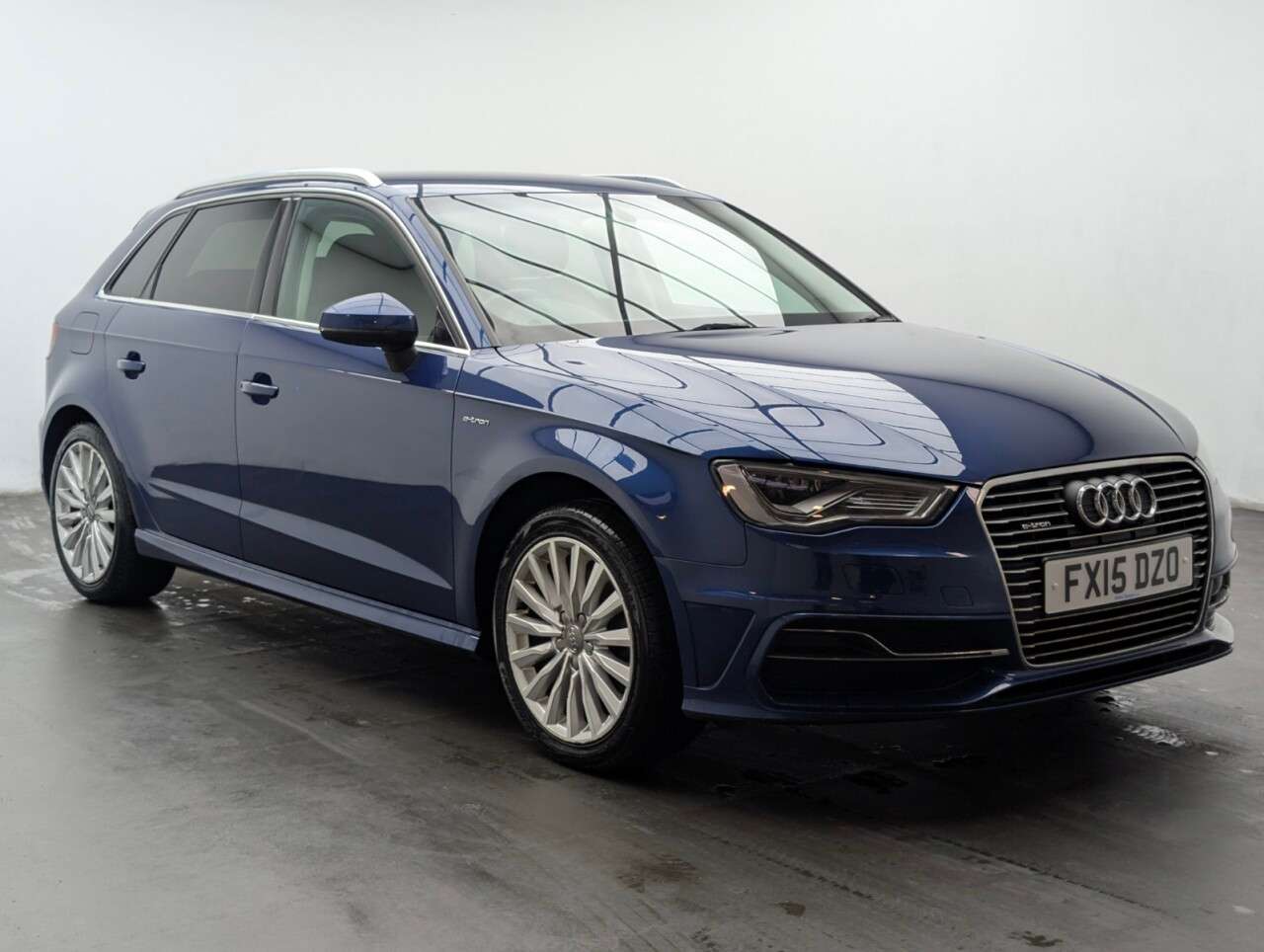 A 2015 AUDI A3 1.4 TFSI e-tron Sportback 5dr Petrol Plug-in Hybrid e-S Tronic Euro 6 8.8kW A 2015 AUDI A3 1.4 TFSI e-tron Sportback 5dr Petrol Plug-in Hybrid e-S Tronic Euro 6 8.8kW