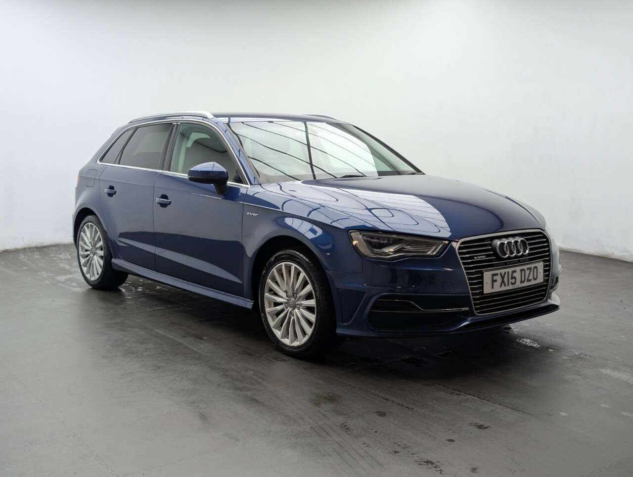 A 2015 AUDI A3 1.4 TFSI e-tron Sportback 5dr Petrol Plug-in Hybrid e-S Tronic Euro 6 8.8kW A 2015 AUDI A3 1.4 TFSI e-tron Sportback 5dr Petrol Plug-in Hybrid e-S Tronic Euro 6 8.8kW