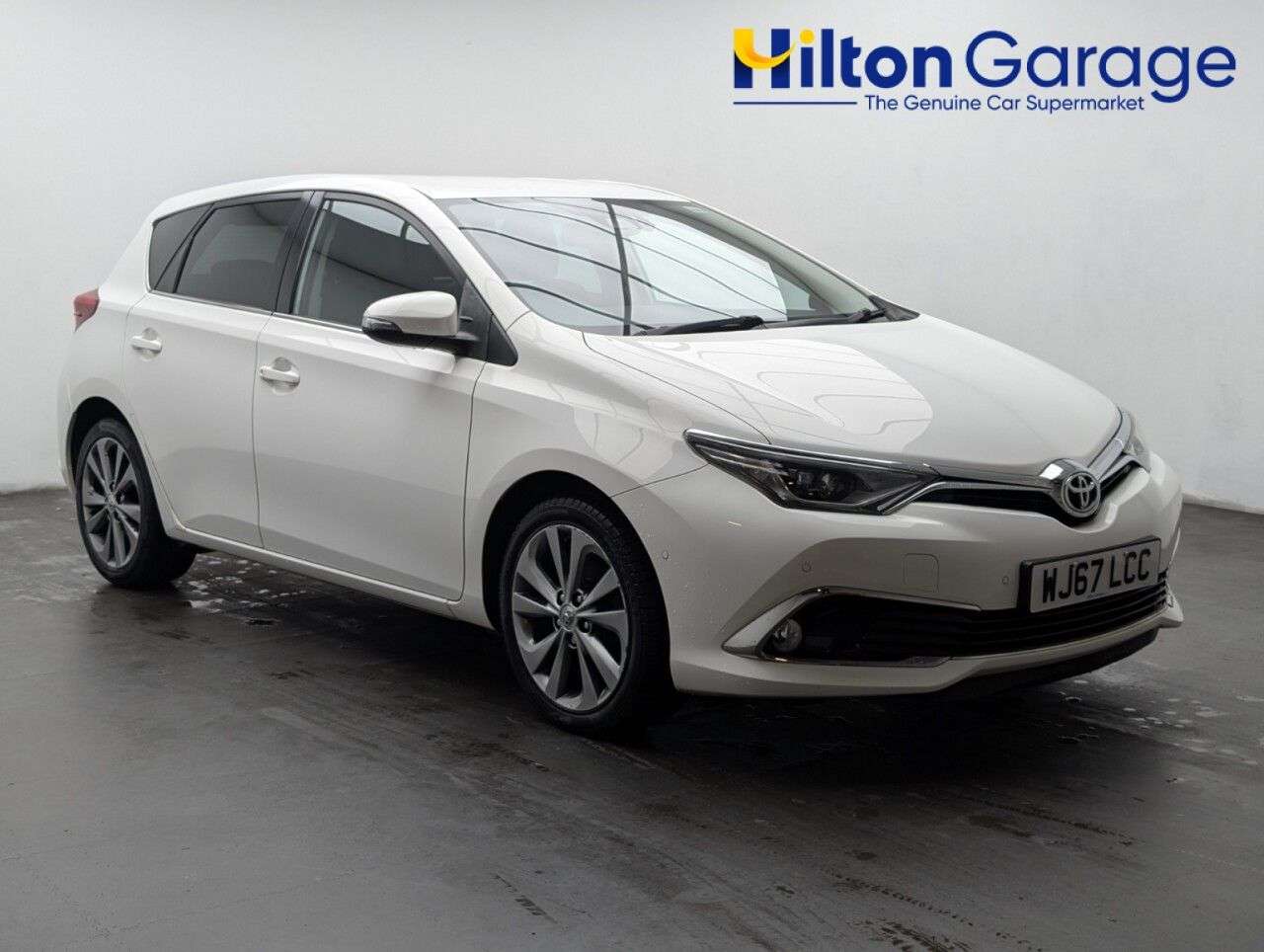 A 2017 TOYOTA AURIS 1.2 VVT-i Excel Hatchback 5dr Petrol CVT Euro 6 (s/s) (Safety Sense) (116 p A 2017 TOYOTA AURIS 1.2 VVT-i Excel Hatchback 5dr Petrol CVT Euro 6 (s/s) (Safety Sense) (116 p