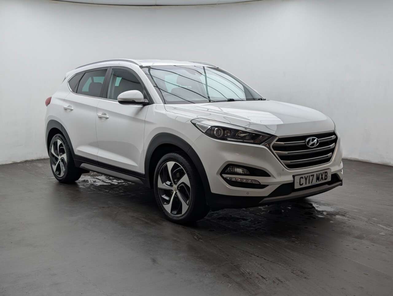 A 2017 HYUNDAI TUCSON 2.0 CRDi Premium SUV 5dr Diesel Manual 4WD Euro 6 (185 ps) BLUETOOTH+PRIVAC A 2017 HYUNDAI TUCSON 2.0 CRDi Premium SUV 5dr Diesel Manual 4WD Euro 6 (185 ps) BLUETOOTH+PRIVAC