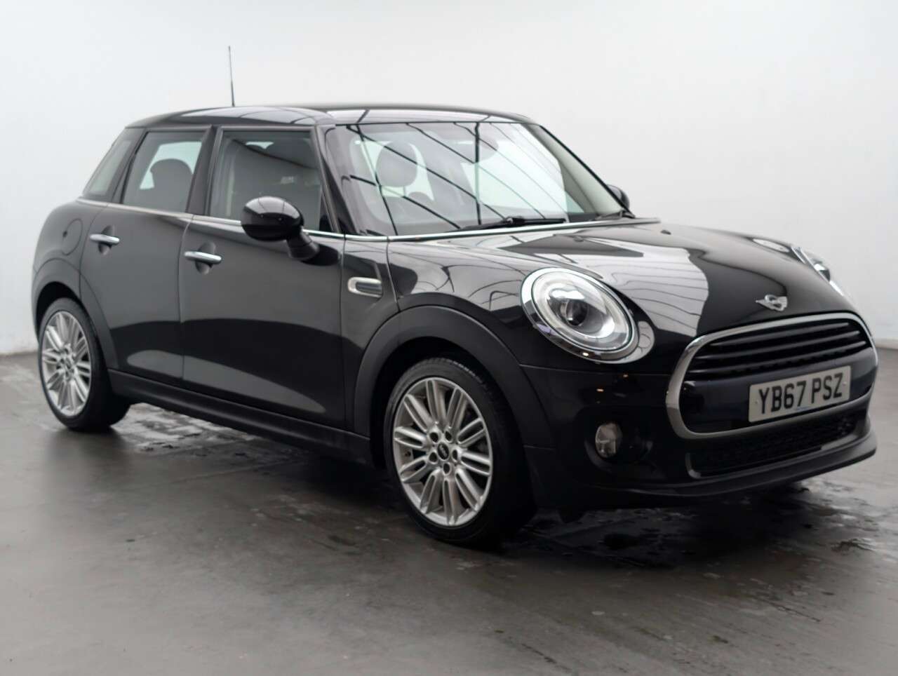 A 2017 MINI MINI COOPER A 2017 MINI MINI COOPER