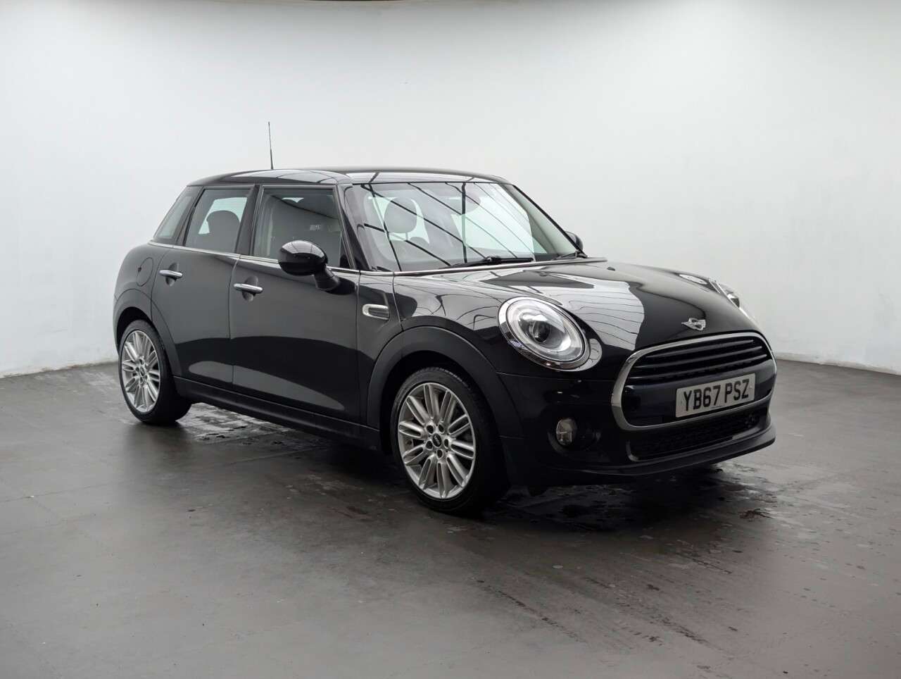 A 2017 MINI MINI COOPER A 2017 MINI MINI COOPER