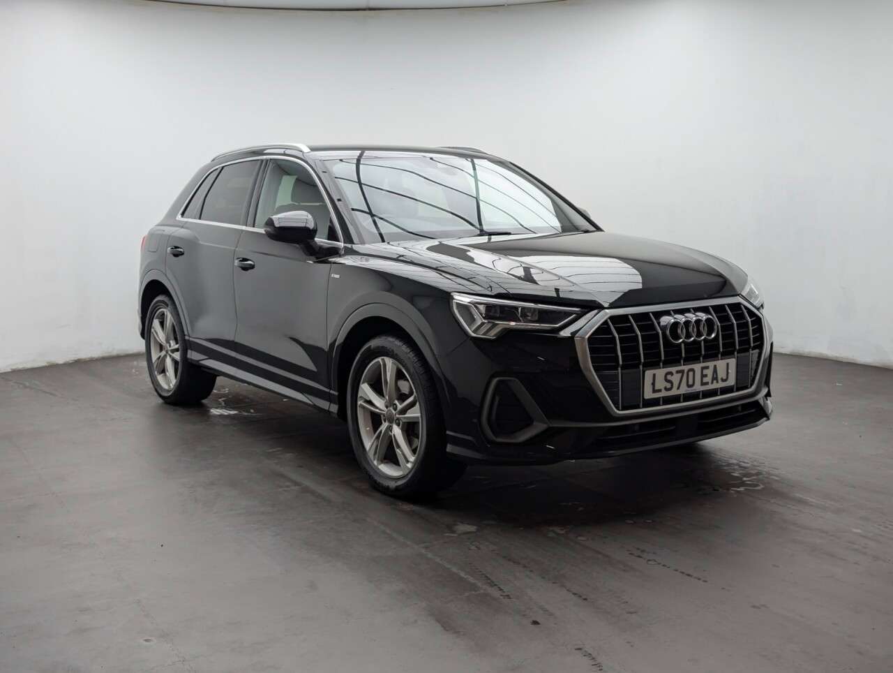 A 2020 AUDI Q3 1.5 TFSI CoD 35 S line SUV 5dr Petrol Manual Euro 6 (s/s) (150 ps) APPLE CA A 2020 AUDI Q3 1.5 TFSI CoD 35 S line SUV 5dr Petrol Manual Euro 6 (s/s) (150 ps) APPLE CA