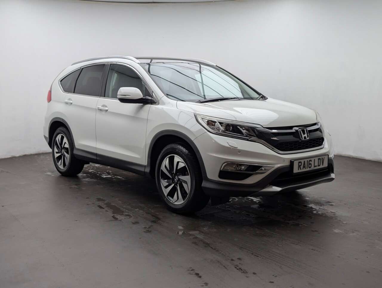 A 2016 HONDA CR-V 2.0 i-VTEC EX SUV 5dr Petrol Manual 4WD Euro 6 (s/s) (155 ps) BLUETOOTH+REA A 2016 HONDA CR-V 2.0 i-VTEC EX SUV 5dr Petrol Manual 4WD Euro 6 (s/s) (155 ps) BLUETOOTH+REA