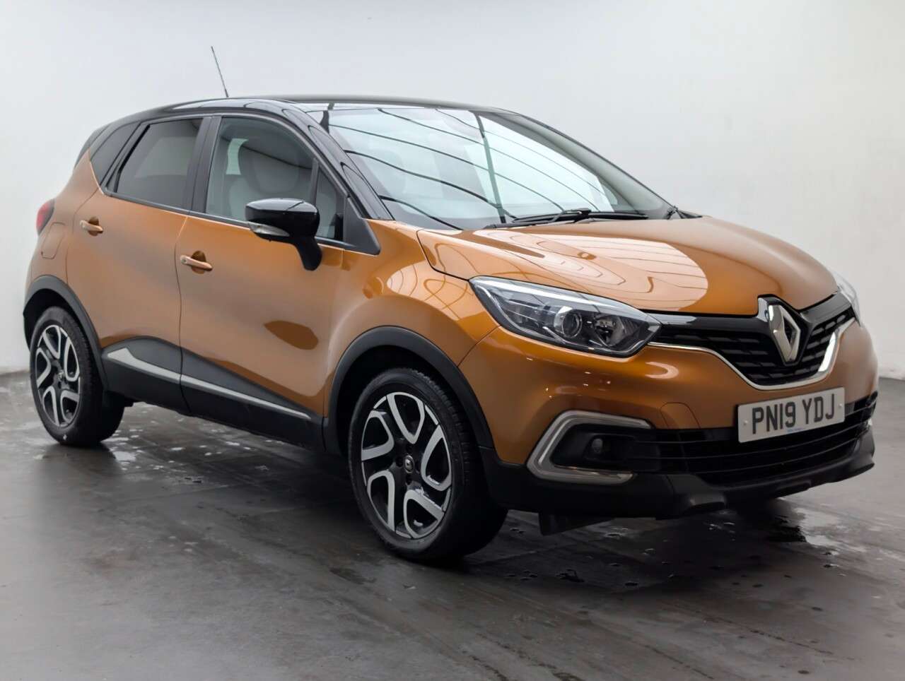 A 2019 RENAULT CAPTUR 1.5 dCi ENERGY Iconic SUV 5dr Diesel EDC Euro 6 (s/s) (90 ps) CRUISE CONTRO A 2019 RENAULT CAPTUR 1.5 dCi ENERGY Iconic SUV 5dr Diesel EDC Euro 6 (s/s) (90 ps) CRUISE CONTRO