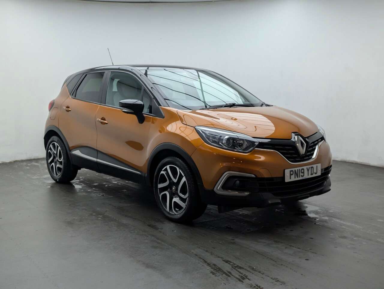 A 2019 RENAULT CAPTUR 1.5 dCi ENERGY Iconic SUV 5dr Diesel EDC Euro 6 (s/s) (90 ps) CRUISE CONTRO A 2019 RENAULT CAPTUR 1.5 dCi ENERGY Iconic SUV 5dr Diesel EDC Euro 6 (s/s) (90 ps) CRUISE CONTRO