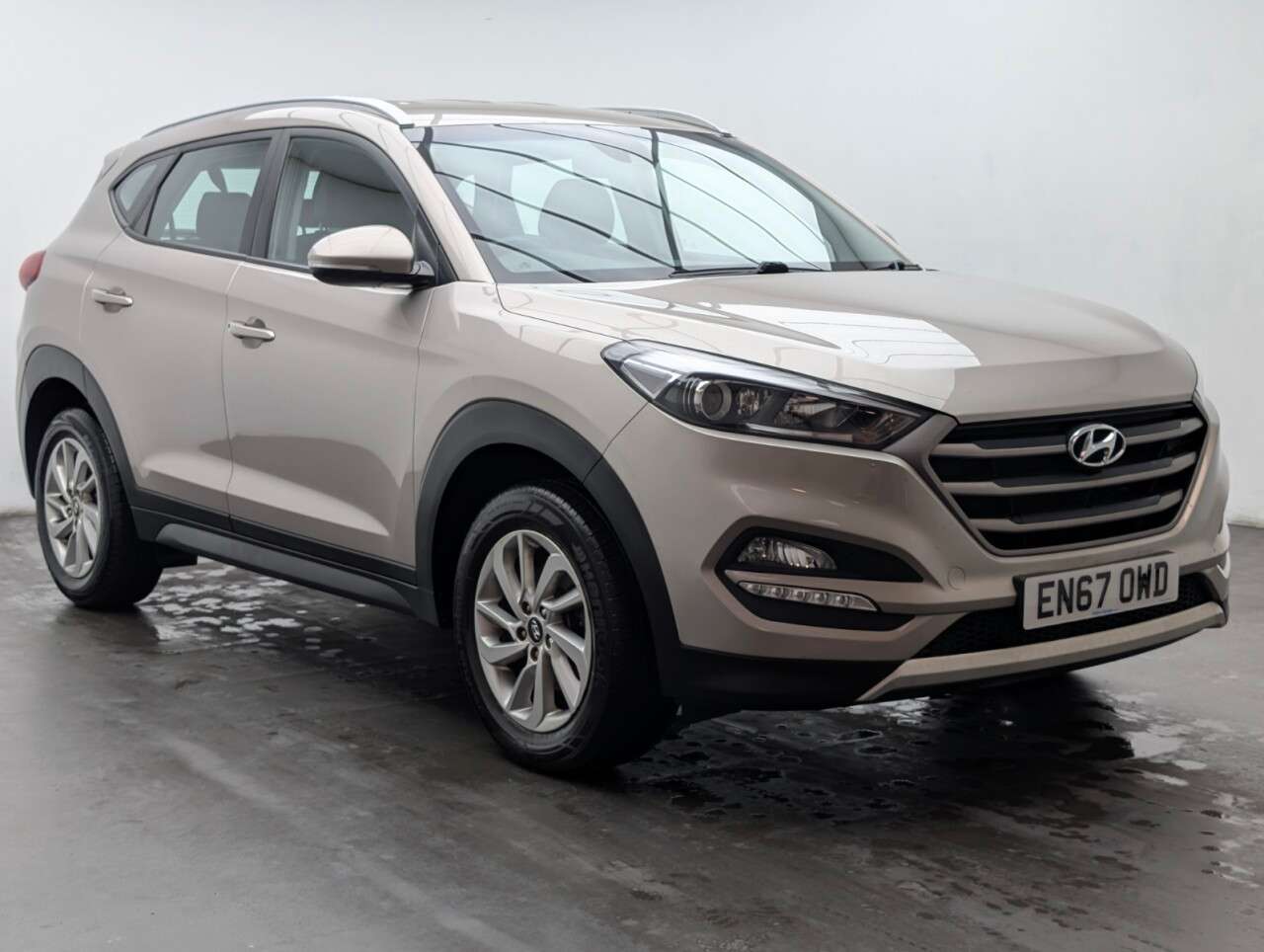 A 2017 HYUNDAI TUCSON 1.6 GDi Blue Drive SE Nav SUV 5dr Petrol Manual Euro 6 (s/s) (132 ps) TINTE A 2017 HYUNDAI TUCSON 1.6 GDi Blue Drive SE Nav SUV 5dr Petrol Manual Euro 6 (s/s) (132 ps) TINTE