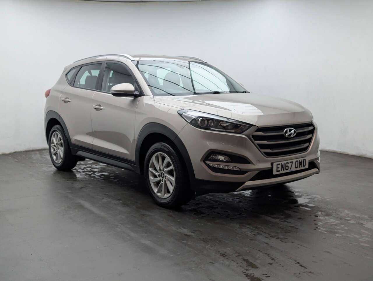 A 2017 HYUNDAI TUCSON 1.6 GDi Blue Drive SE Nav SUV 5dr Petrol Manual Euro 6 (s/s) (132 ps) TINTE A 2017 HYUNDAI TUCSON 1.6 GDi Blue Drive SE Nav SUV 5dr Petrol Manual Euro 6 (s/s) (132 ps) TINTE