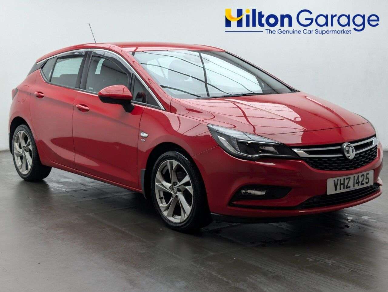 A 2017 VAUXHALL ASTRA 1.6 CDTi BlueInjection SRi Hatchback 5dr Diesel Manual Euro 6 (s/s) (136 ps A 2017 VAUXHALL ASTRA 1.6 CDTi BlueInjection SRi Hatchback 5dr Diesel Manual Euro 6 (s/s) (136 ps