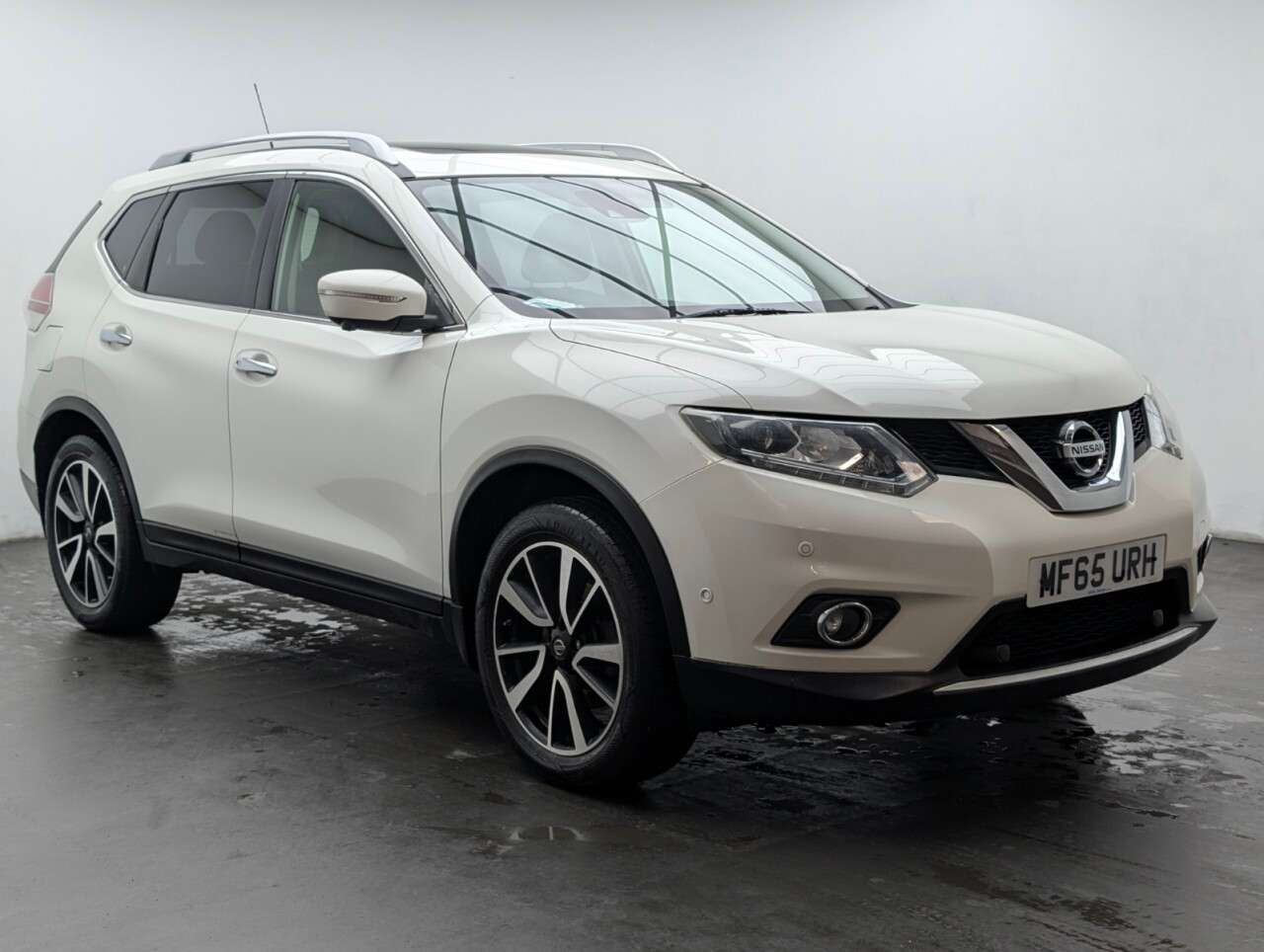A 2015 NISSAN X-TRAIL 1.6 dCi Tekna SUV 5dr Diesel Manual 4WD Euro 6 (s/s) (130 ps) HEATED SEATS+ A 2015 NISSAN X-TRAIL 1.6 dCi Tekna SUV 5dr Diesel Manual 4WD Euro 6 (s/s) (130 ps) HEATED SEATS+