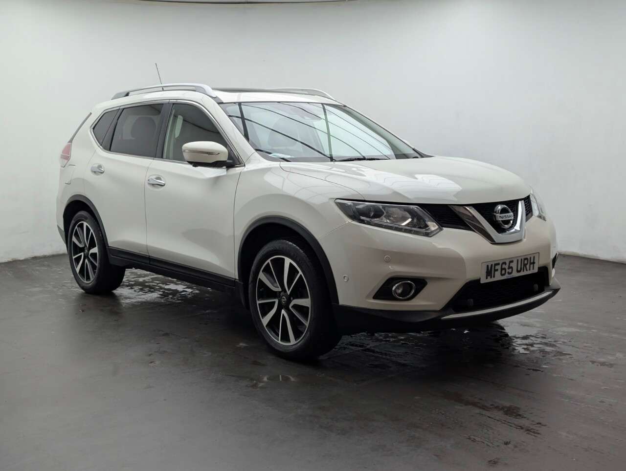 A 2015 NISSAN X-TRAIL 1.6 dCi Tekna SUV 5dr Diesel Manual 4WD Euro 6 (s/s) (130 ps) HEATED SEATS+ A 2015 NISSAN X-TRAIL 1.6 dCi Tekna SUV 5dr Diesel Manual 4WD Euro 6 (s/s) (130 ps) HEATED SEATS+
