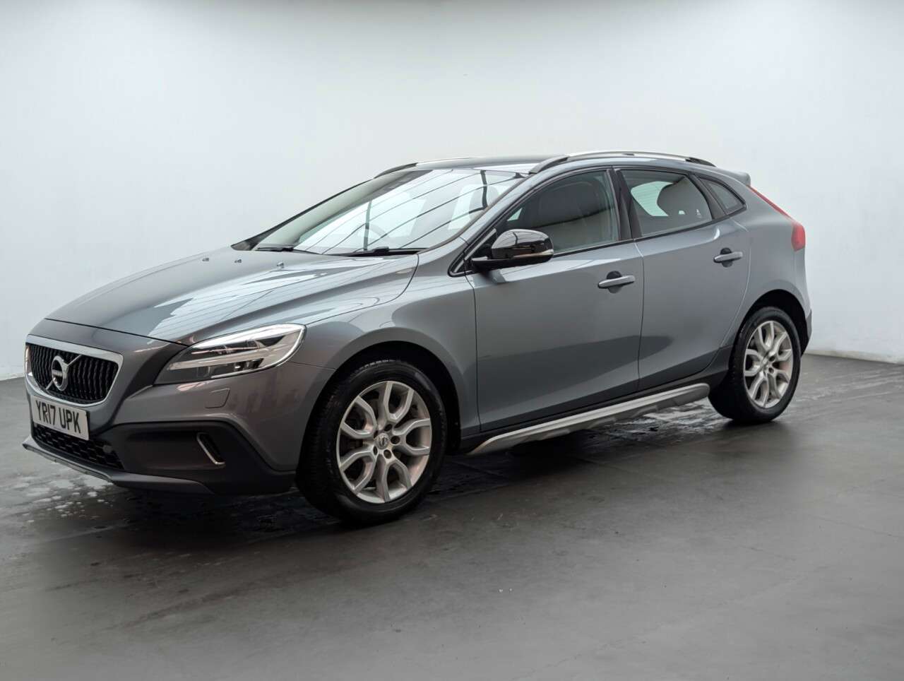 2017 VOLVO V40 CROSS COUNTRY 2017 VOLVO V40 CROSS COUNTRY