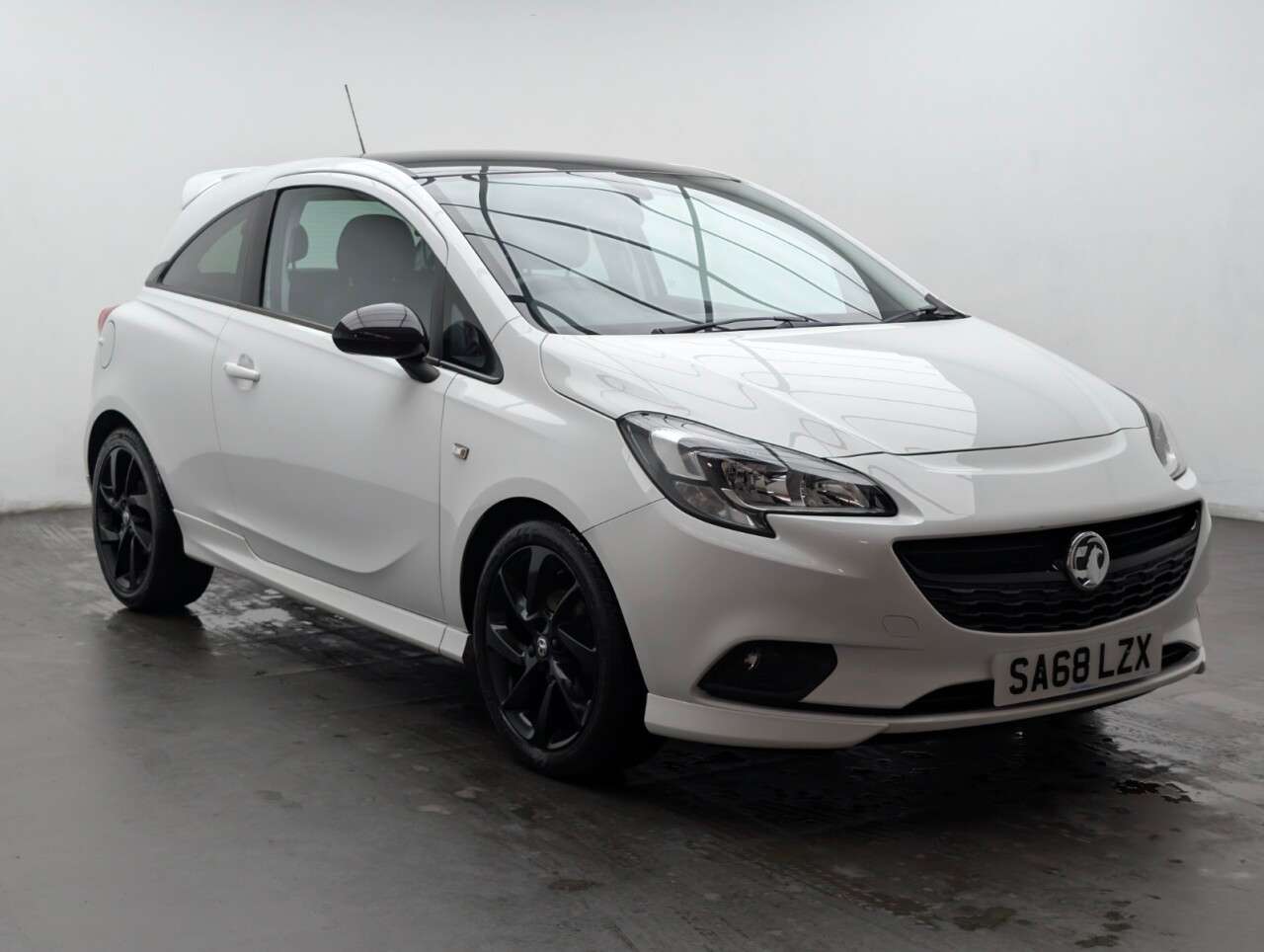 A 2018 VAUXHALL CORSA 1.4i ecoTEC SRi VX Line Nav Black Hatchback 3dr Petrol Manual Euro 6 (90 ps A 2018 VAUXHALL CORSA 1.4i ecoTEC SRi VX Line Nav Black Hatchback 3dr Petrol Manual Euro 6 (90 ps