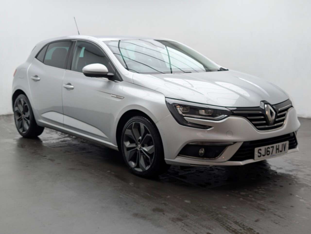 A 2017 RENAULT MEGANE 1.2 TCe Signature Nav Hatchback 5dr Petrol Manual Euro 6 (s/s) (130 ps) BLU A 2017 RENAULT MEGANE 1.2 TCe Signature Nav Hatchback 5dr Petrol Manual Euro 6 (s/s) (130 ps) BLU