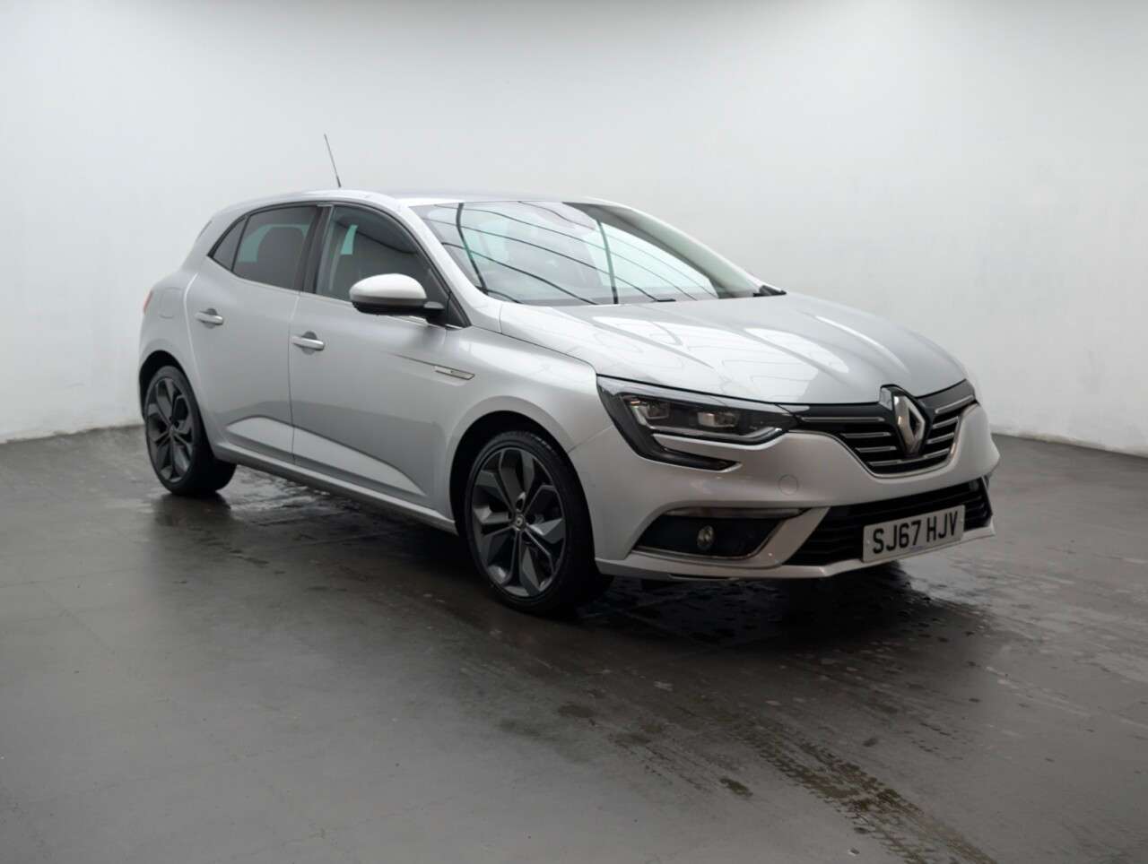 A 2017 RENAULT MEGANE 1.2 TCe Signature Nav Hatchback 5dr Petrol Manual Euro 6 (s/s) (130 ps) BLU A 2017 RENAULT MEGANE 1.2 TCe Signature Nav Hatchback 5dr Petrol Manual Euro 6 (s/s) (130 ps) BLU
