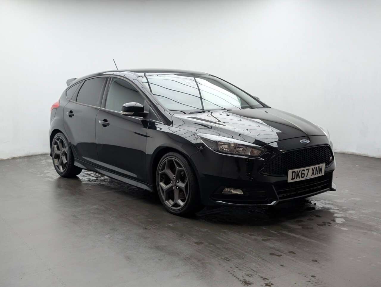 A 2017 FORD FOCUS 2.0 TDCi ST-2 Hatchback 5dr Diesel Manual Euro 6 (s/s) (185 ps) NAVIGATION+ A 2017 FORD FOCUS 2.0 TDCi ST-2 Hatchback 5dr Diesel Manual Euro 6 (s/s) (185 ps) NAVIGATION+