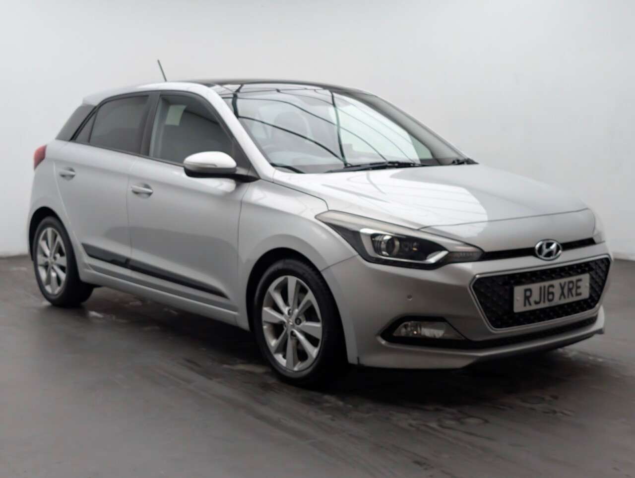 A 2016 HYUNDAI I20 1.4 CRDi Premium SE Hatchback 5dr Diesel Manual Euro 6 (90 ps) REAR PARKING A 2016 HYUNDAI I20 1.4 CRDi Premium SE Hatchback 5dr Diesel Manual Euro 6 (90 ps) REAR PARKING