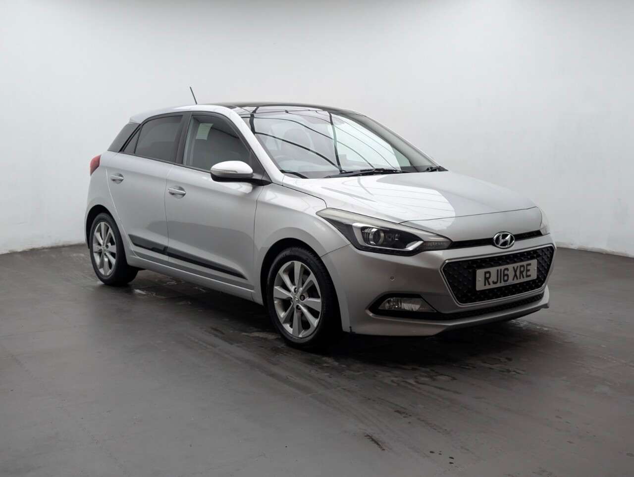 A 2016 HYUNDAI I20 1.4 CRDi Premium SE Hatchback 5dr Diesel Manual Euro 6 (90 ps) REAR PARKING A 2016 HYUNDAI I20 1.4 CRDi Premium SE Hatchback 5dr Diesel Manual Euro 6 (90 ps) REAR PARKING