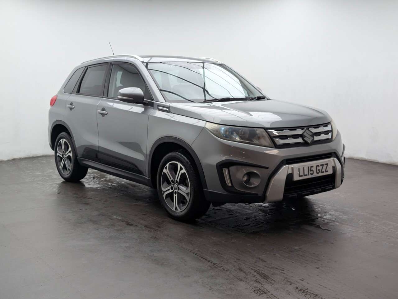 A 2015 SUZUKI VITARA 1.6 SZ5 SUV 5dr Petrol Manual ALLGRIP Euro 6 (s/s) (120 ps) SUNROOF+PARKING A 2015 SUZUKI VITARA 1.6 SZ5 SUV 5dr Petrol Manual ALLGRIP Euro 6 (s/s) (120 ps) SUNROOF+PARKING