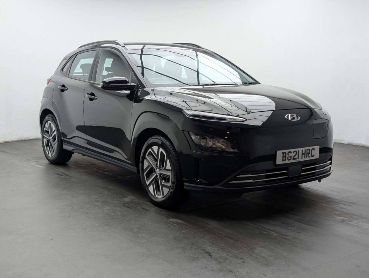 A 2021 HYUNDAI KONA 39kWh SE Connect SUV 5dr Electric Auto (10.5kW Charger) (136 ps) BLUETOOTH+ A 2021 HYUNDAI KONA 39kWh SE Connect SUV 5dr Electric Auto (10.5kW Charger) (136 ps) BLUETOOTH+