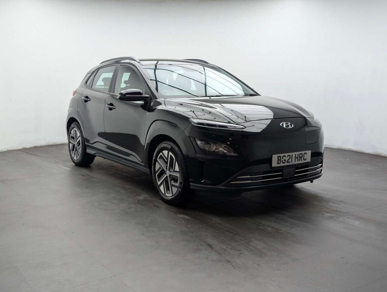 A 2021 HYUNDAI KONA 39kWh SE Connect SUV 5dr Electric Auto (10.5kW Charger) (136 ps) BLUETOOTH+ A 2021 HYUNDAI KONA 39kWh SE Connect SUV 5dr Electric Auto (10.5kW Charger) (136 ps) BLUETOOTH+