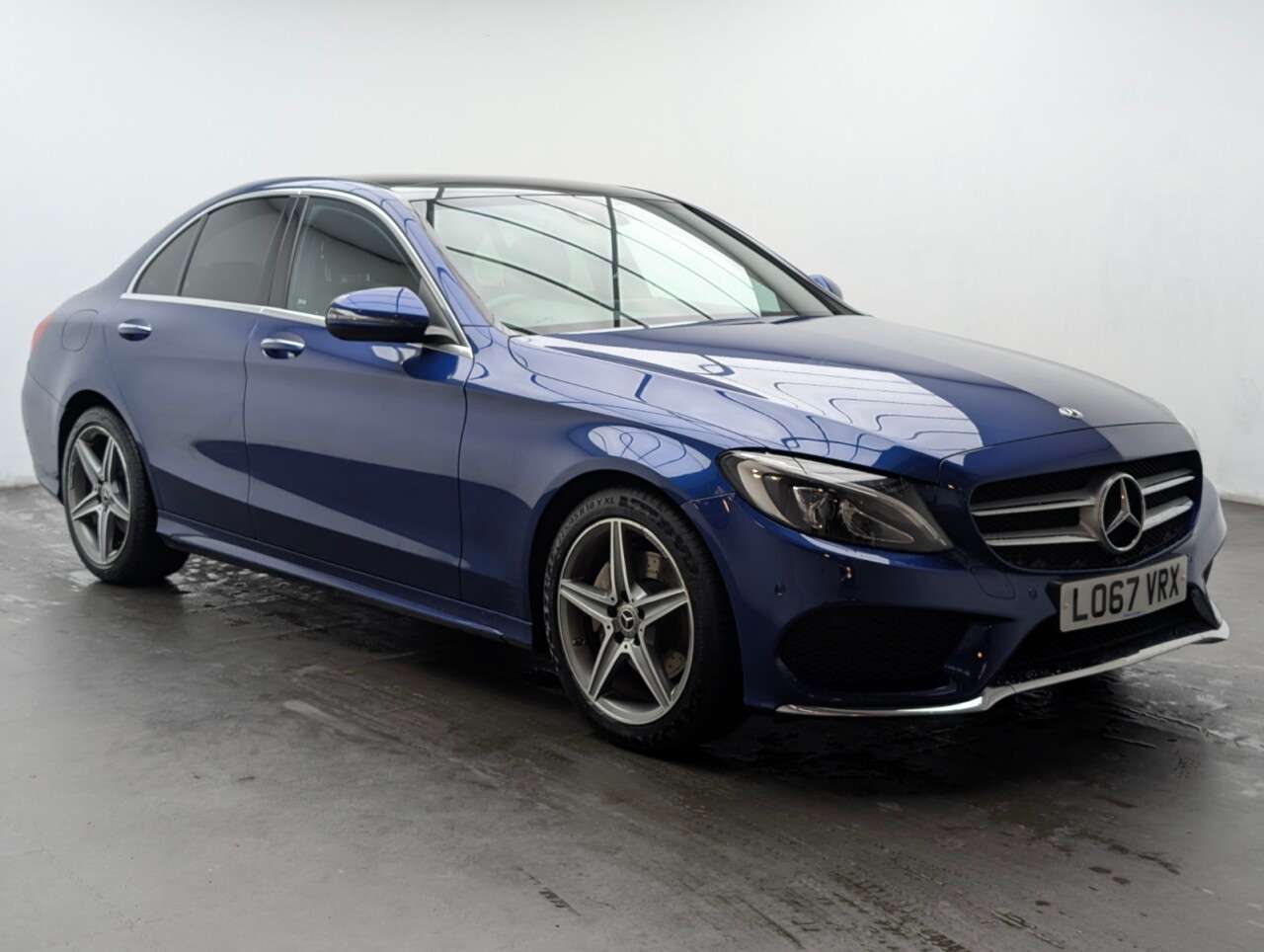 A 2017 MERCEDES-BENZ C-CLASS 2.0 C200 AMG Line (Premium Plus) Saloon 4dr Petrol G-Tronic+ Euro 6 (s/s) ( A 2017 MERCEDES-BENZ C-CLASS 2.0 C200 AMG Line (Premium Plus) Saloon 4dr Petrol G-Tronic+ Euro 6 (s/s) (