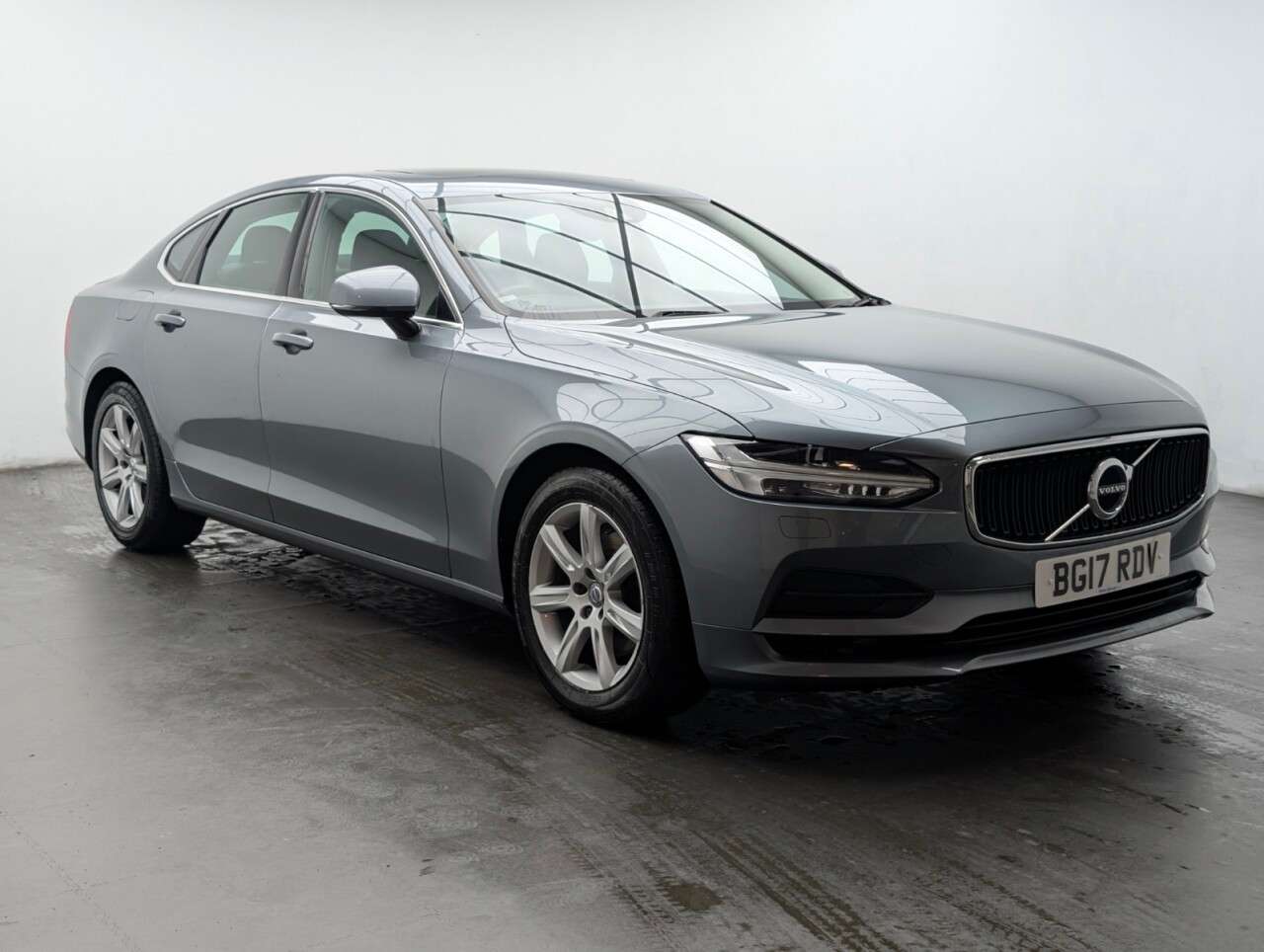 A 2017 VOLVO S90 2.0 D4 Momentum Saloon 4dr Diesel Auto Euro 6 (s/s) (190 ps) NAVIGATION+HEA A 2017 VOLVO S90 2.0 D4 Momentum Saloon 4dr Diesel Auto Euro 6 (s/s) (190 ps) NAVIGATION+HEA