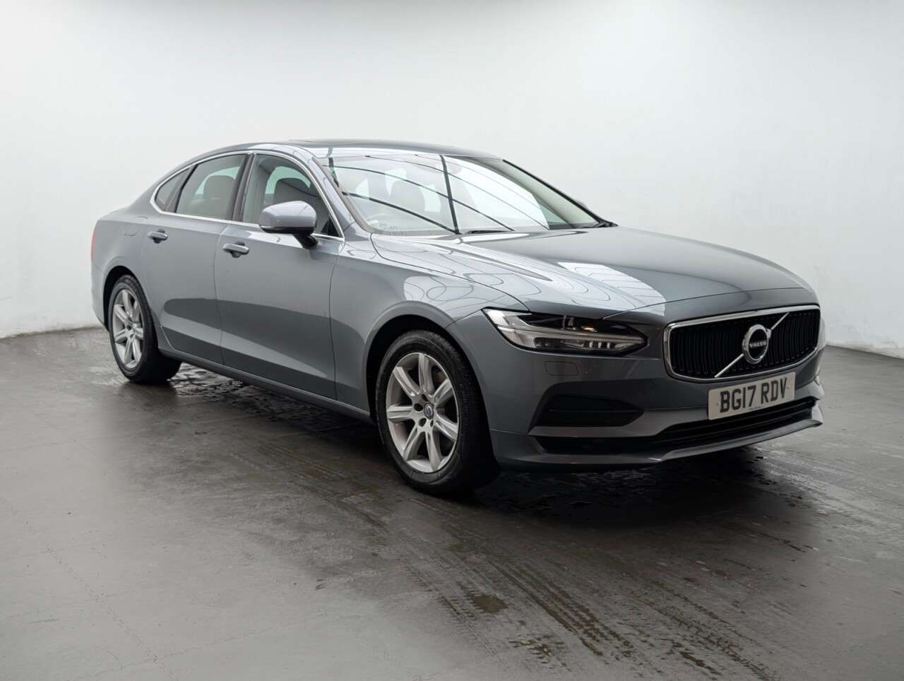 A 2017 VOLVO S90 2.0 D4 Momentum Saloon 4dr Diesel Auto Euro 6 (s/s) (190 ps) NAVIGATION+HEA A 2017 VOLVO S90 2.0 D4 Momentum Saloon 4dr Diesel Auto Euro 6 (s/s) (190 ps) NAVIGATION+HEA