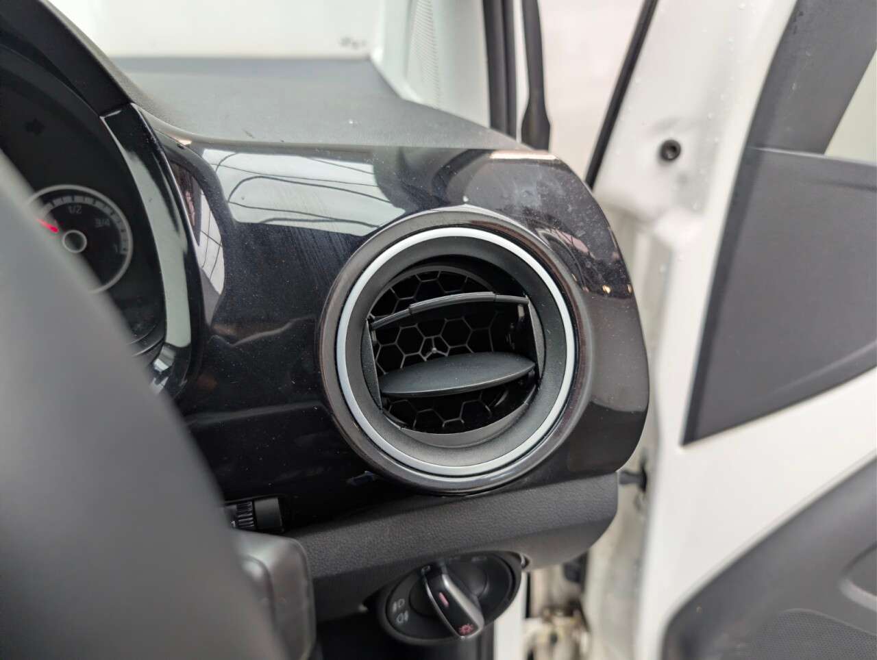 2015 VOLKSWAGEN UP! 2015 VOLKSWAGEN UP!