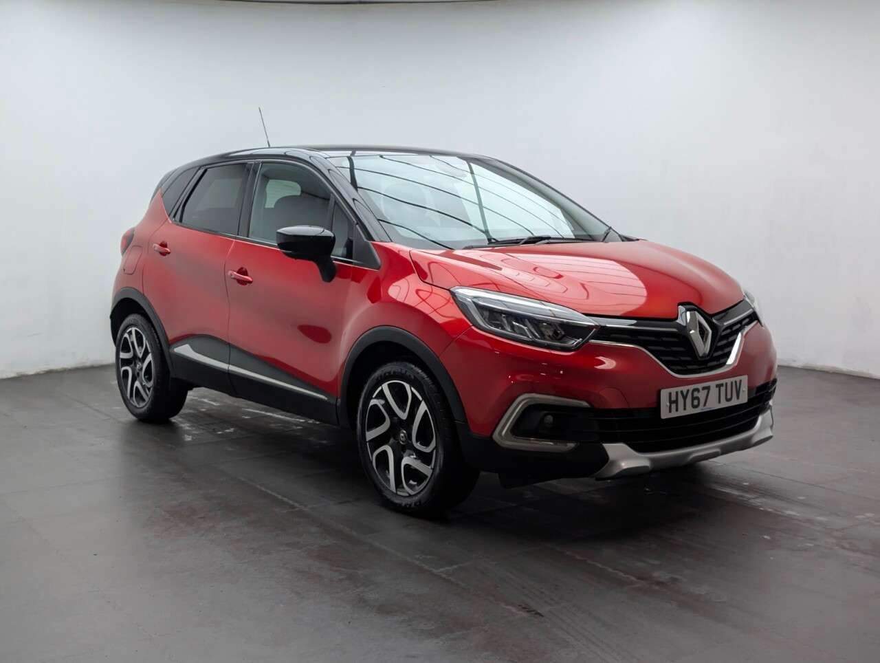 A 2018 RENAULT CAPTUR 1.2 TCe ENERGY Dynamique S Nav SUV 5dr Petrol EDC Euro 6 (s/s) (120 ps) NAV A 2018 RENAULT CAPTUR 1.2 TCe ENERGY Dynamique S Nav SUV 5dr Petrol EDC Euro 6 (s/s) (120 ps) NAV