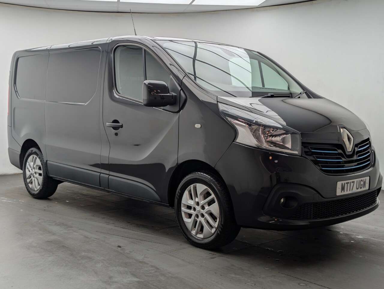 A 2017 RENAULT TRAFIC 1.6 dCi 27 Sport Nav Panel Van 5dr Diesel Manual SWB Standard Roof Euro 6 ( A 2017 RENAULT TRAFIC 1.6 dCi 27 Sport Nav Panel Van 5dr Diesel Manual SWB Standard Roof Euro 6 (
