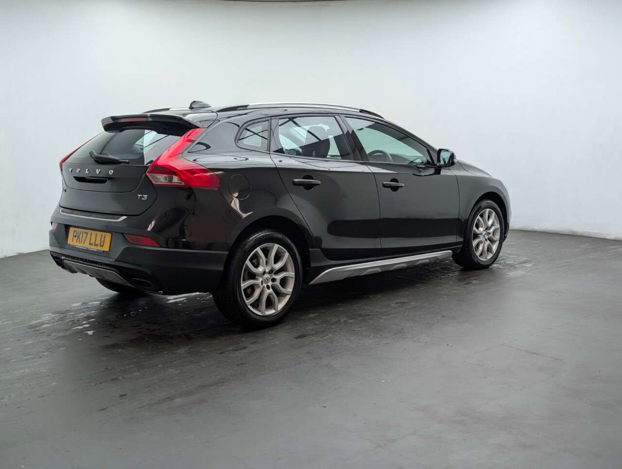 2017 VOLVO V40 CROSS COUNTRY 2017 VOLVO V40 CROSS COUNTRY