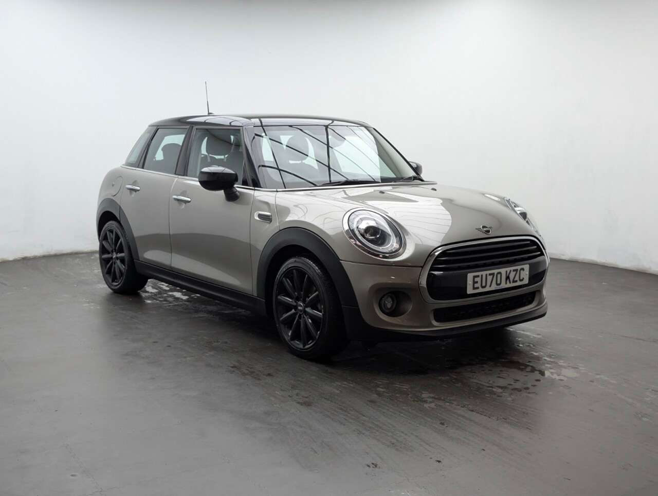 A 2020 MINI HATCH 1.5 Cooper Classic Hatchback 5dr Petrol Manual Euro 6 (s/s) (136 ps) PARKIN A 2020 MINI HATCH 1.5 Cooper Classic Hatchback 5dr Petrol Manual Euro 6 (s/s) (136 ps) PARKIN