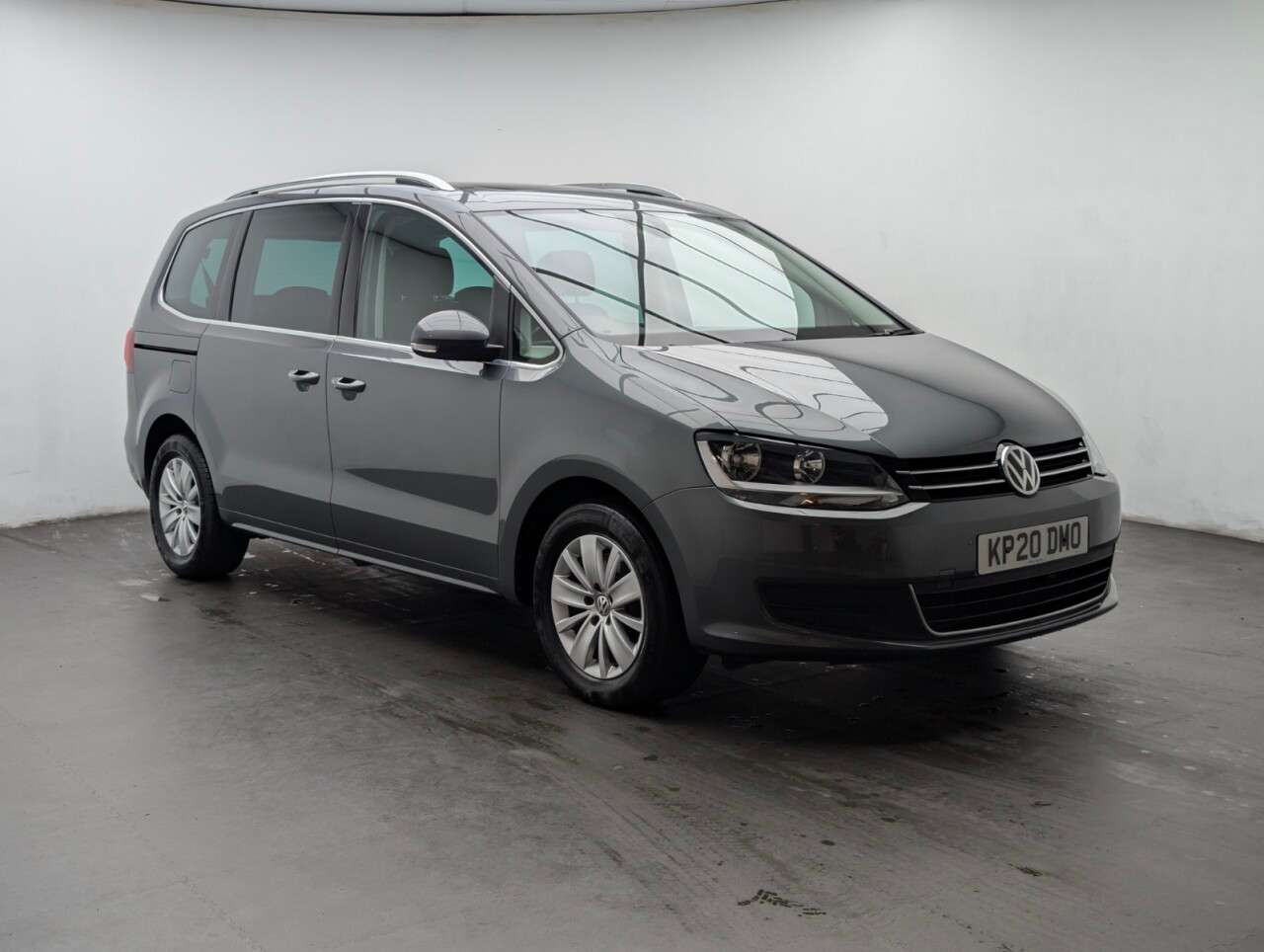 A 2020 VOLKSWAGEN SHARAN 2.0 TDI SE Nav MPV 5dr Diesel DSG Euro 6 (s/s) (150 ps) PARKING SENSORS + L A 2020 VOLKSWAGEN SHARAN 2.0 TDI SE Nav MPV 5dr Diesel DSG Euro 6 (s/s) (150 ps) PARKING SENSORS + L