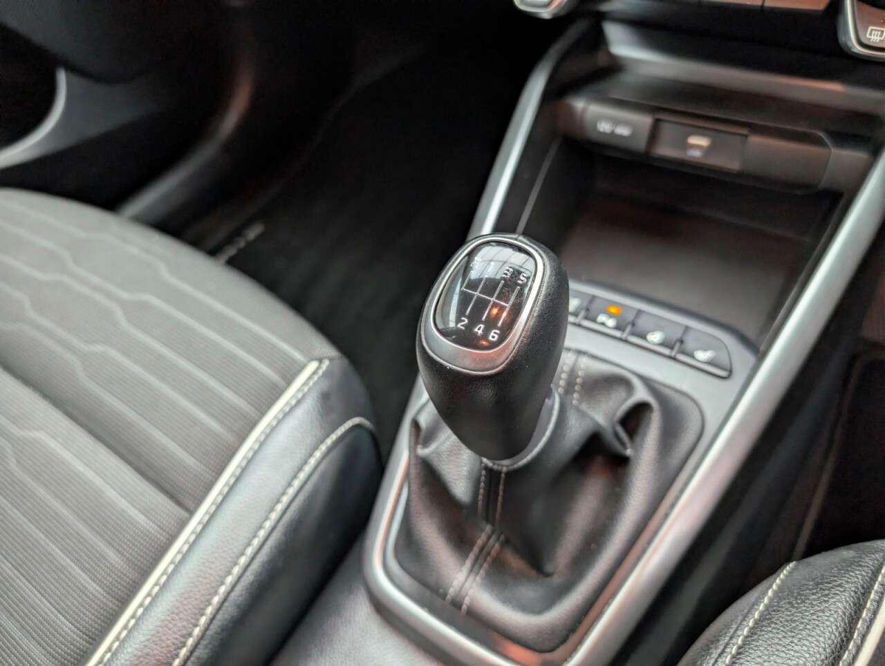 2022 KIA STONIC 2022 KIA STONIC