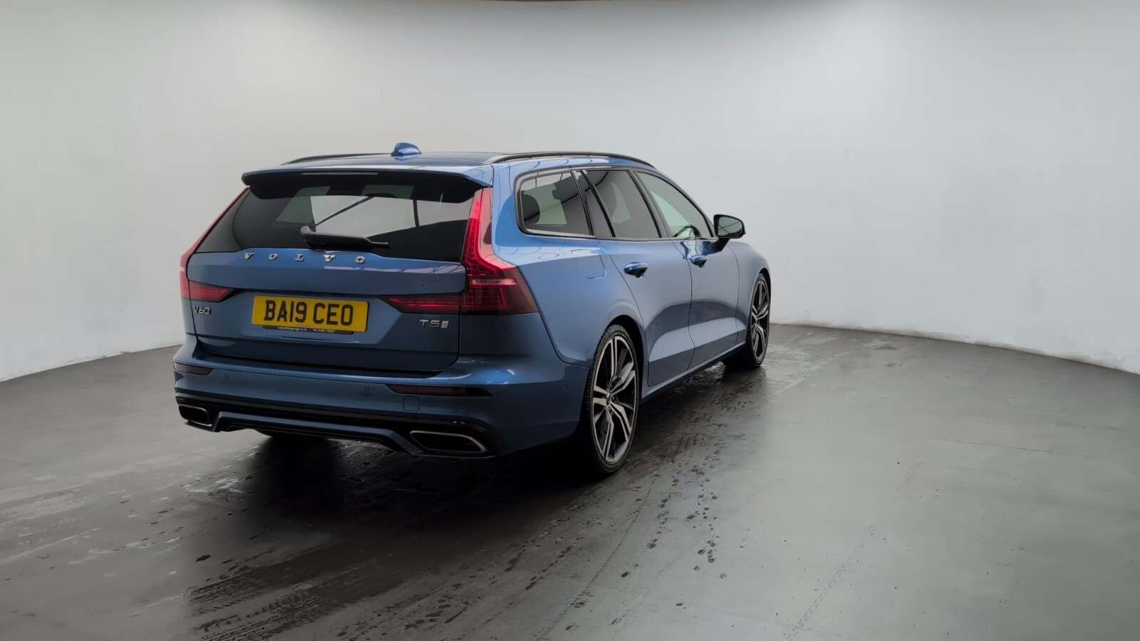 2019 VOLVO V60 2019 VOLVO V60